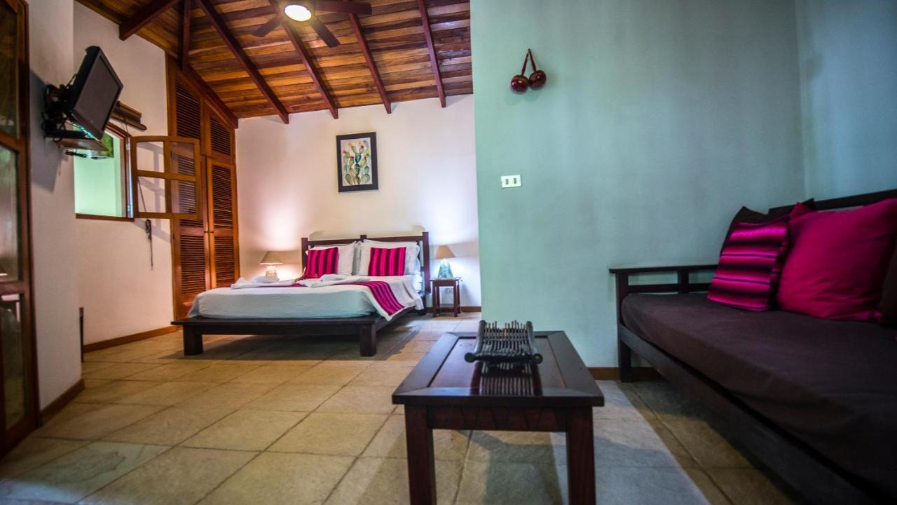 Hotel El Pequeno Gecko Verde Sámara Kültér fotó